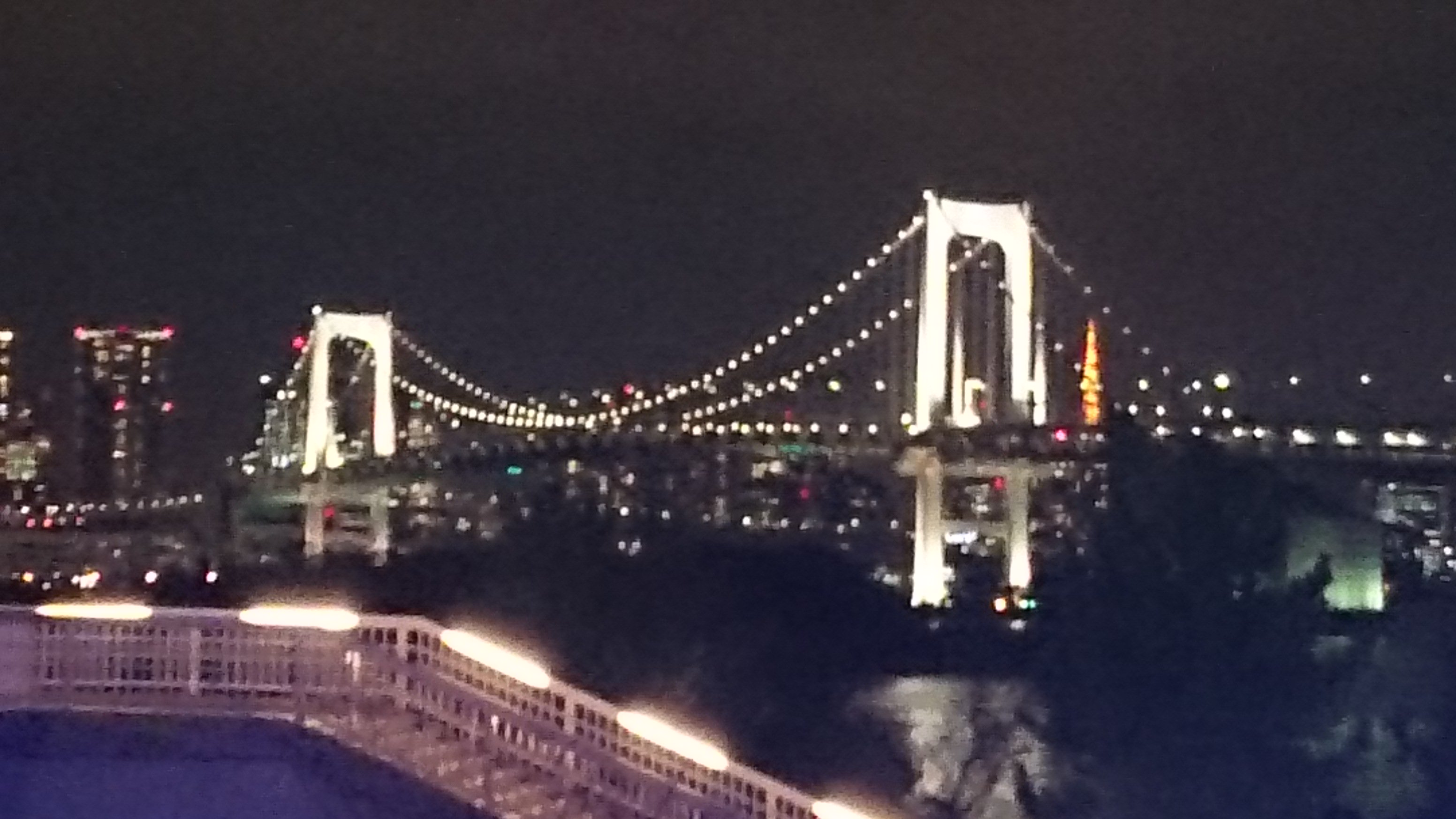 東京ジョイポリス この時期は空気が澄んでて 夜景がきれいポリ 12 2 土 からは レインボーブリッジ スペシャルライトアップ 開催ポリ 日没以降は海側デッキに集合ポリ 写真を撮ったらジョイポリスに再入場 ジョイポリス お台場