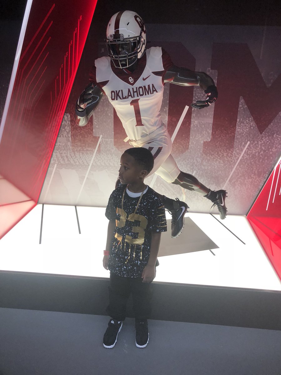 CoachJeff_CMS's tweet photo. He already committed lol #OUDNA #CMSLifeStyle https://t.co/CVFAnyKJPD
