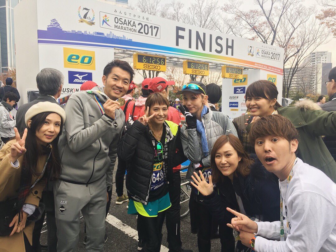 scandal_band's tweet photo. 【Thank you】
HARUNA&amp;MAMI #大阪マラソン 42.195km完走しました🏆🎉🏅
皆様の応援が本当にありがたかった😭 大阪の人・街・そしてFM802にBIG LOVE❤️最高のステーション📻
#OsakaMarathon2017 #FM802 https://t.co/KdML3CejD1