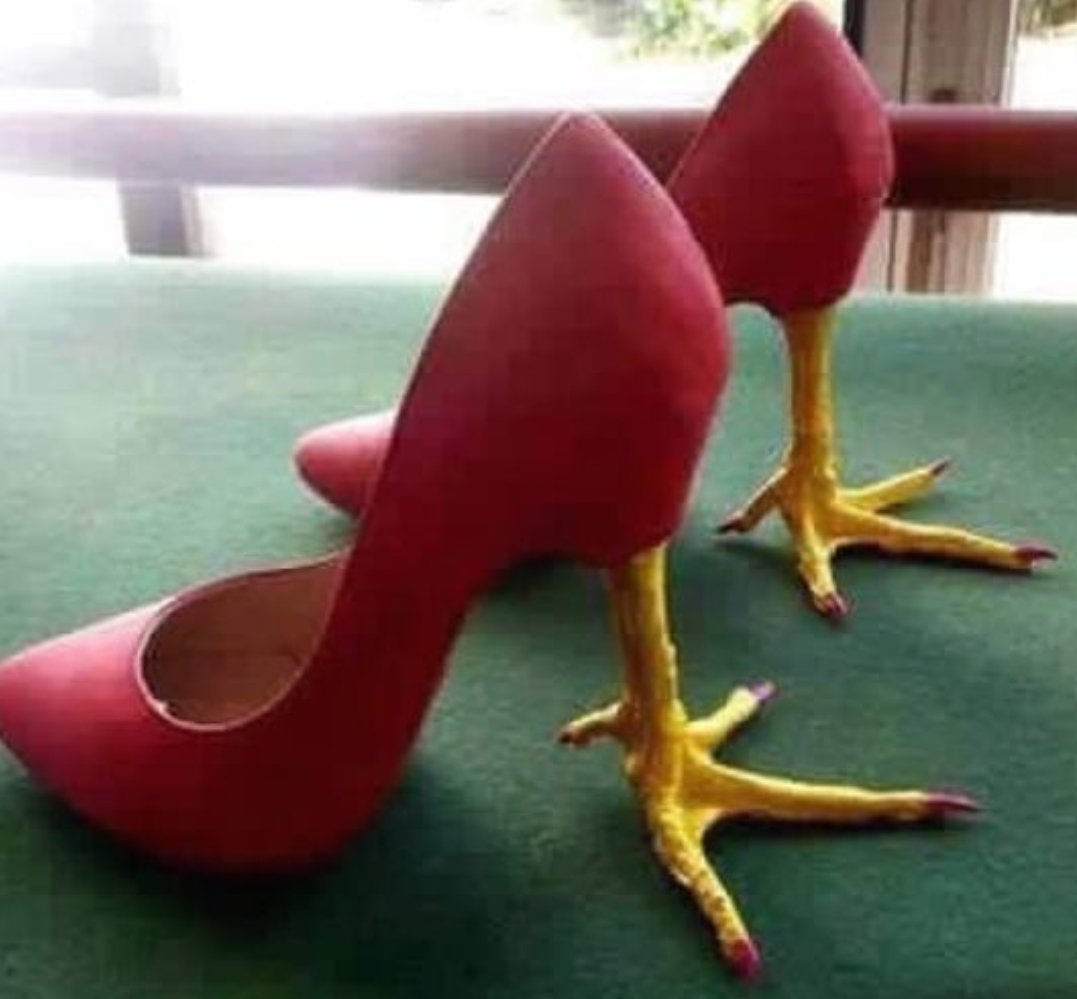 showroom_co's tweet photo. Dari segi physics nya, admin rasa heels ni lagi selamat daripada heels biasa, sebab base dia besar. Korang rasa? 🤔 https://t.co/hql8G29lcY