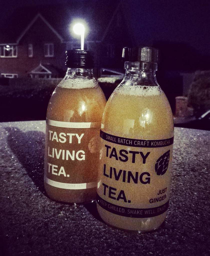 Bia_brews's tweet photo. First thoughts upon seeing the frost this morning:
'dayyym that's going to make for some chilled AF booch'
'damn I'm going to need a thicker coat'

We be storin booch al fresco today. ❄⛄🖖
.
.
.
.
.
.
#Kombucha #tea #kombuchabrewing #guthealth #probio… https://t.co/aGzT0kCbKI https://t.co/jxYWcsQANC