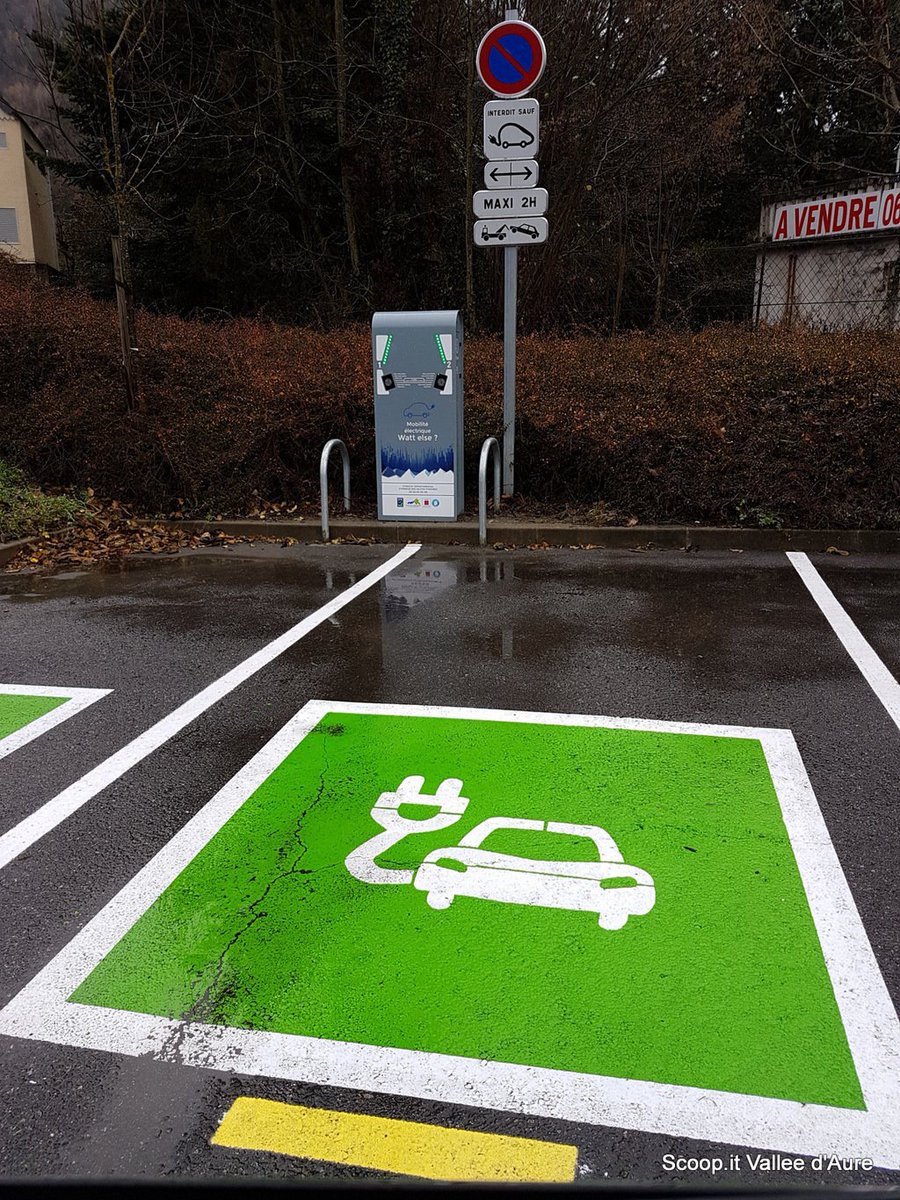 Aure65's tweet photo. La voiture électrique, c'est de plus en plus branché #Aure et #Louron #SDE65 #mobilité #Pyrénées https://t.co/MEfmc7YgnD https://t.co/yErFRJs3R6