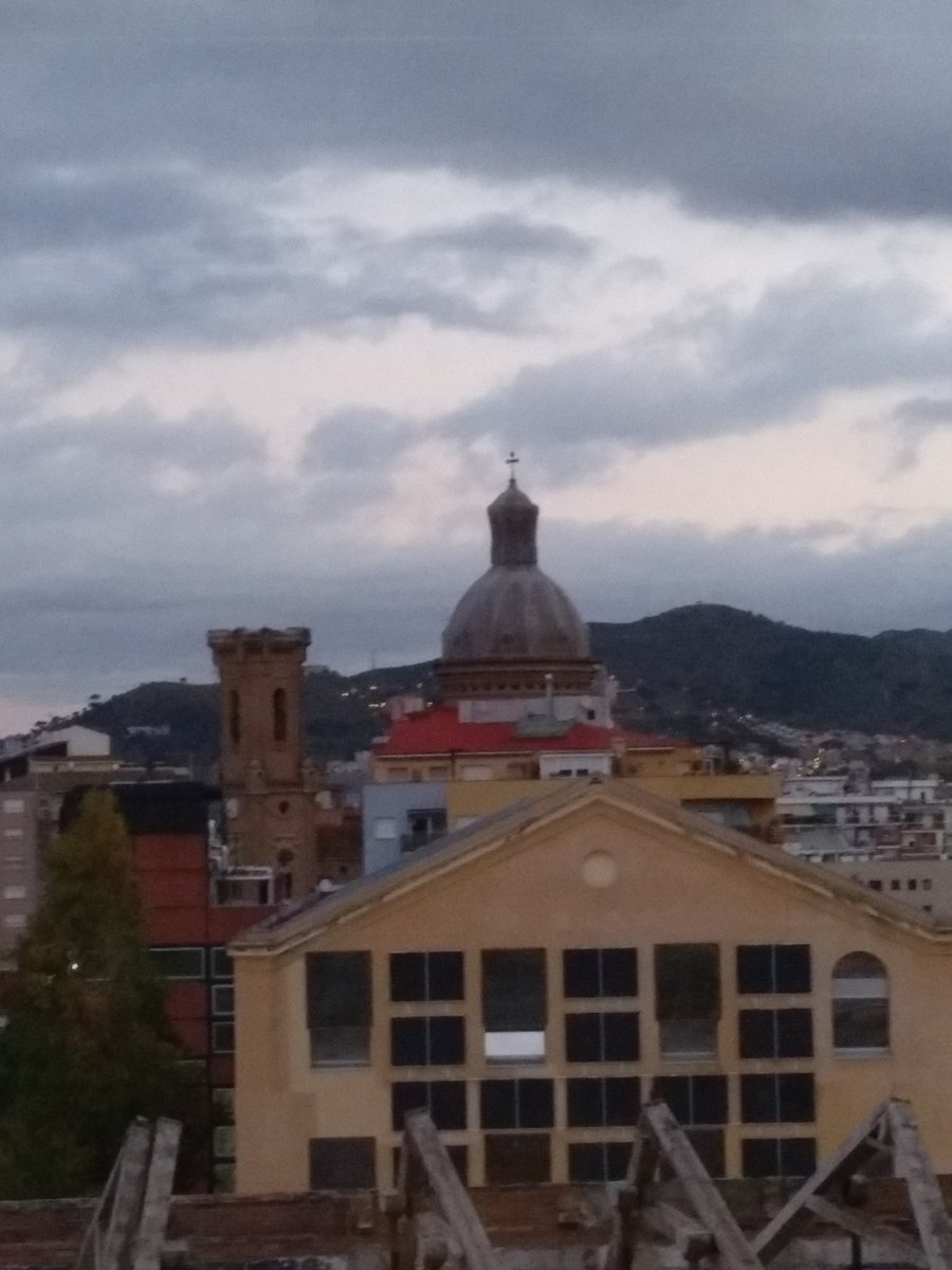 ayudarjugando's tweet photo. Cerramos el #offDAU de #DAUBarcelona2017 por este año.
Con este otoñal amanecer nos despedimos hasta el año que viene.
Gracias a tod@s por #jugar! https://t.co/ZKPwa2WP5y