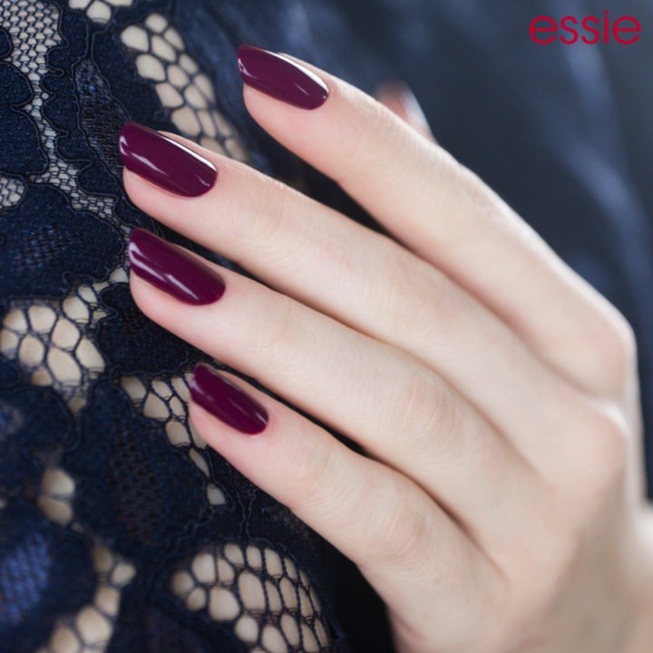 essie_DE's tweet photo. Unser Motto für 2018: new year, new hue! #WinterLE2017 https://t.co/w2H2secz9s