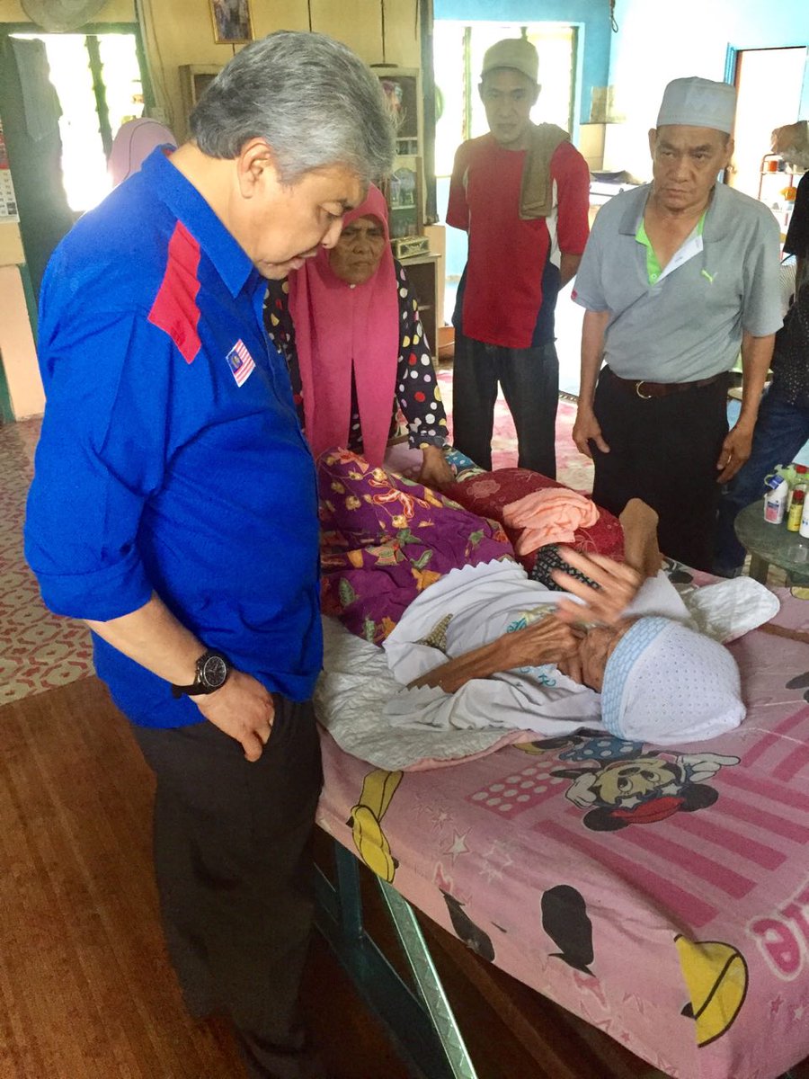 DrZahidHamidi's tweet photo. Sempat ziarah lesat terlantar di Tanjung Bayan. Bagan Datuk. https://t.co/mBJ1OOdhqe