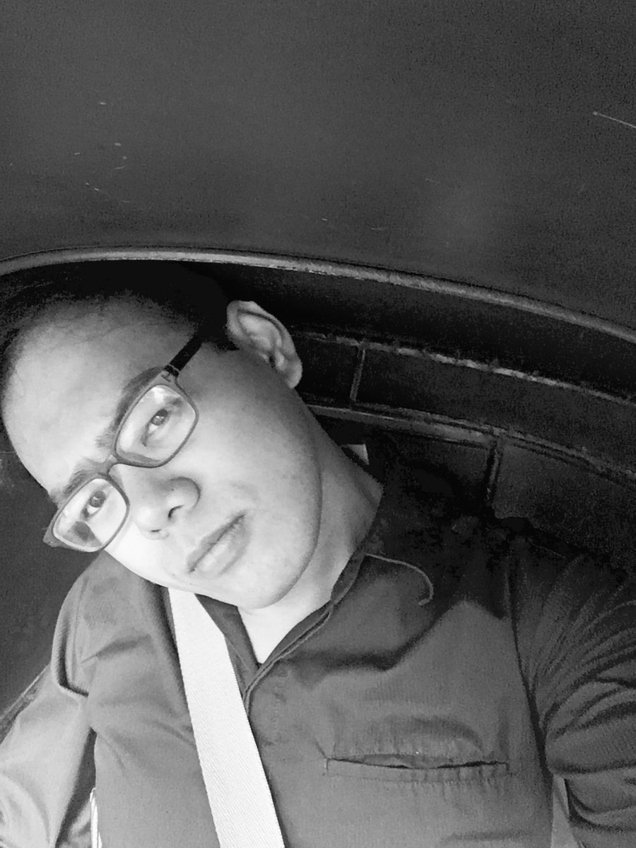 hulyotres's tweet photo. Ang lakas maka posh nung trike ni kuya. Sa sobrang liit muntik na mabali leeg ko. #TangkadProblems https://t.co/KAncxWKjzO
