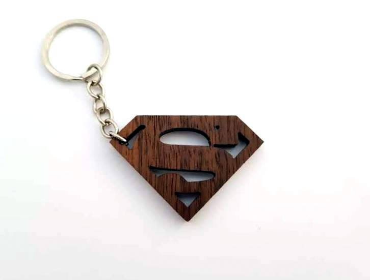 andra_389's tweet image. Wooden Superman Sign Keychain, Walnut Wood, Superhero Keychain, En… tuppu.net/7b3211a9 #keychain #CoolKeychains