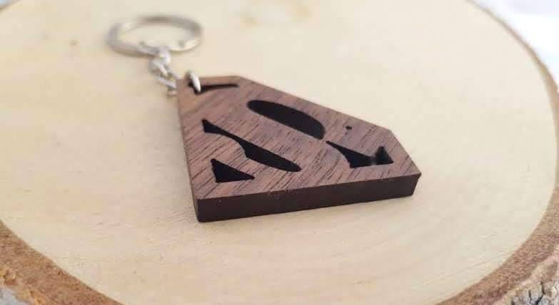 andra_389's tweet image. Wooden Superman Sign Keychain, Walnut Wood, Superhero Keychain, En… tuppu.net/7b3211a9 #keychain #CoolKeychains