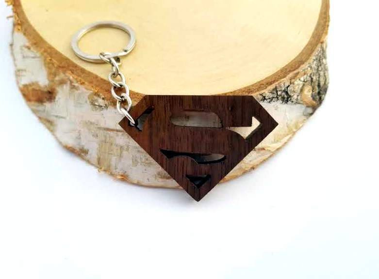 andra_389's tweet image. Wooden Superman Sign Keychain, Walnut Wood, Superhero Keychain, En… tuppu.net/7b3211a9 #keychain #CoolKeychains