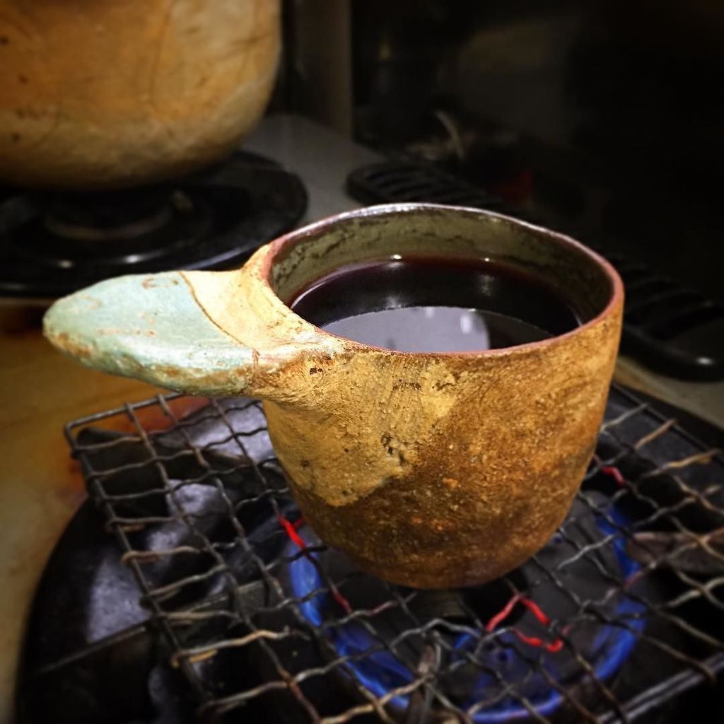 yuyu_mondo's tweet photo. Hot wine🍷✨
昨日作ったジンジャーシロップで早速ホットワイン😻
あったまるぜ🤩
#吉川裕子 #yukoyoshikawa #ceramicworks #hotwine#tableware #handmadecup#pottery #ジンジャーシロップ#ホットワイン#耐熱カップ#うつわ#うつわ好き https://t.co/YrSTwqE61w https://t.co/jVfMF1DuH4