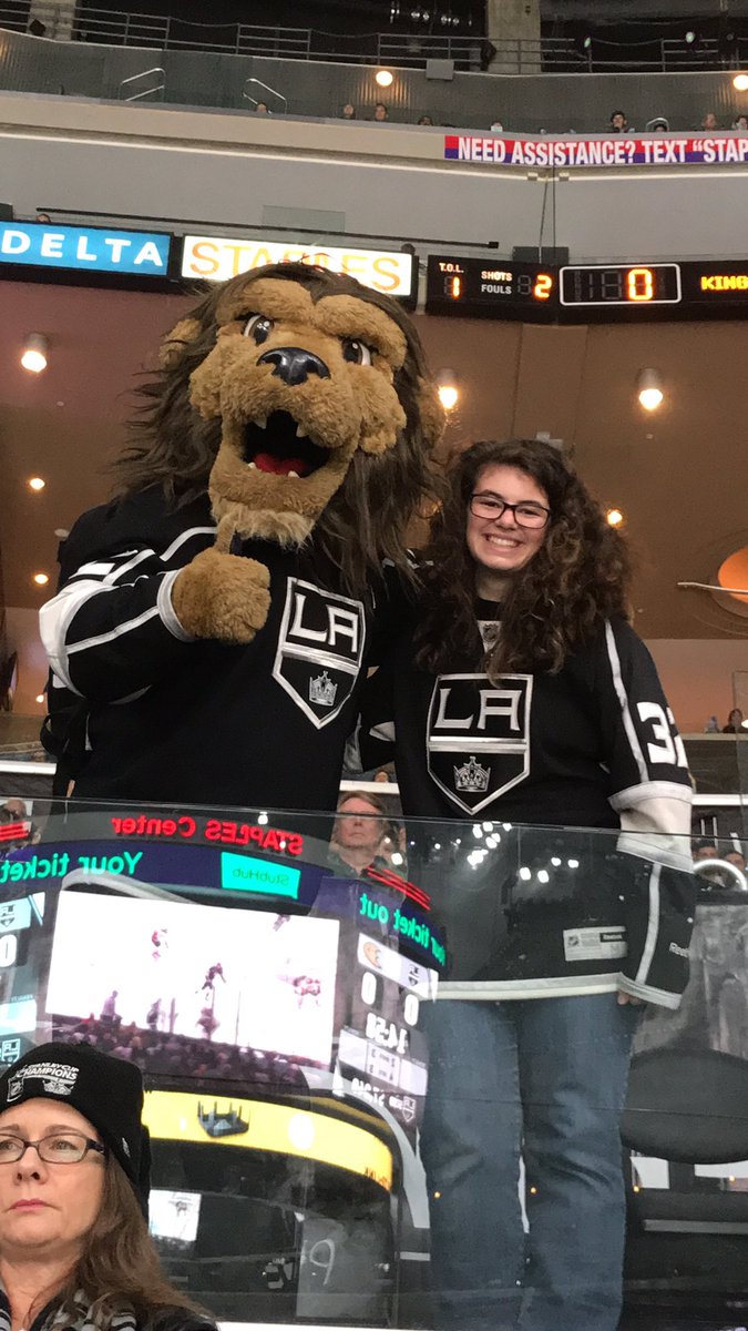 taylorcray32's tweet photo. Meet my new best buddy @BaileyLAKings ๐ฆโค๏ธ and thank you to the @LAKings and @Dustinpenner25 for such an amazing 18th birthday experience and an unbelievable win in the shootout!! #LAKvsANA #KingsofCalifornia love this team ๐ https://t.co/gXCmo8aHEP