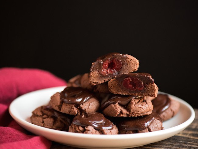 CakesClub's tweet image. "Your New Favorite Holiday Treat: Chocolate-Coated Cherry Cookies" via The Craftsy Cake Decorating Blog: