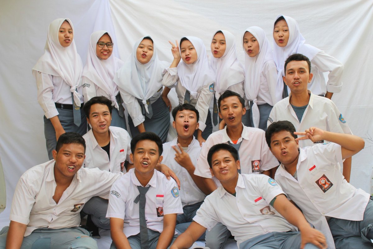catimeeee's tweet photo. "kejuuu" #putihabuabu #anaksma #smahitz #indoschool #friendship #jembayfams https://t.co/2vazJLUisL