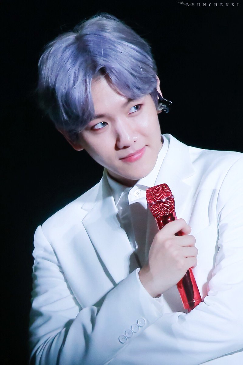 CHANBAEK_FAMILY's tweet photo. The reason why mic colour's chanyeol is gold and baekhyun is red... Iron man??

คือนัดกันมาแล้วใช่ม้ะ😏
Pic. Fruit_fruitful,byunchenxi0506 https://t.co/N0BPmZvUMW