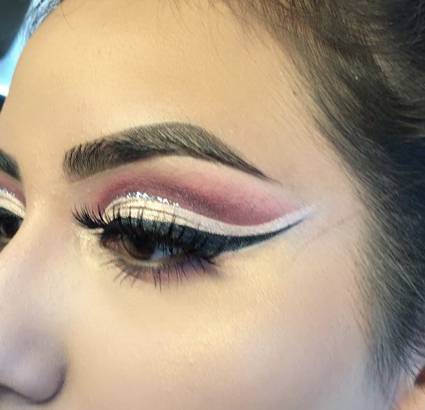brendalux_'s tweet photo. Cut crease bih💖
Brows by @ABHcosmetics Dipbrow in #darkbrown 😍
Palette used was a combo of @ABHcosmetics #ModernRenaissance and @MorpheBrushes #35n palette 🔥🙏🏻 https://t.co/ZMblK0uWLi