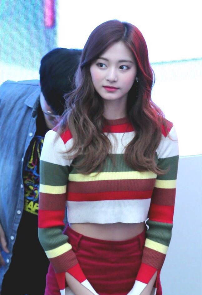 TZUYULIFE's tweet photo. [171126 ]팬사인회 오프닝 

LATEST😍

#TZUYU #쯔위 #子瑜 #ツウィ  
#TWICE #트와이스 #Tzuyu https://t.co/bcbXzj11DV