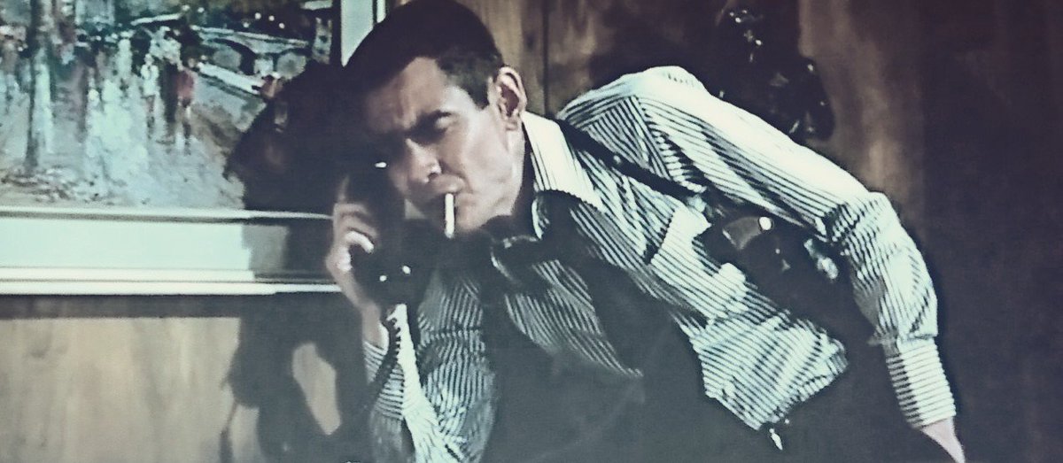 やーさん ショルダー ホルスターが似合う御仁 山口組外伝九州進攻作戦 より 夜桜銀次 演 菅原文太