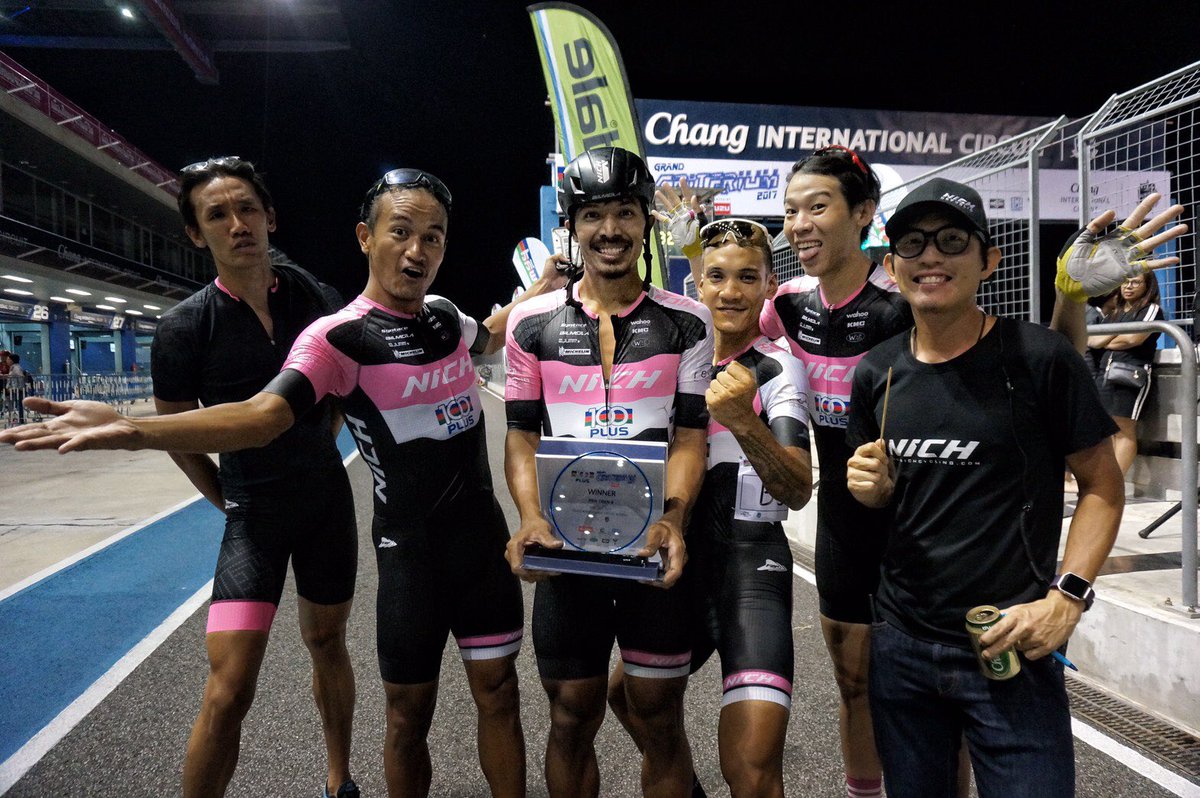 uglypink's tweet photo. ไปแข่งจักรยานเป็นทีม เราอยู่กันยังไง.. https://t.co/kaVFJdctLC 🚴🏿🚴🏿🚴🏿 #cycling #cyclist #nichcycling #fromwhereiride #TeamSpirit https://t.co/YxaaMpr36z