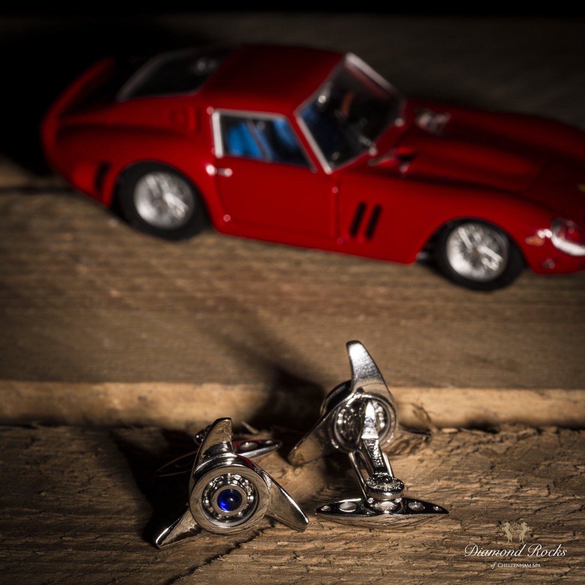 DiamondRocksOCS's tweet photo. Perfect gifting🎁 this Christmas for that special man in your life, these Ferrari Gallettone Borani triple ear spinner Cufflinks £75 are in short supply handcrafted by GTO London shop the collection now at https://t.co/wVKXVNAdsI
#ferrari #cufflinks #wedding #Jewelry #christmas https://t.co/3ul3vIZy93
