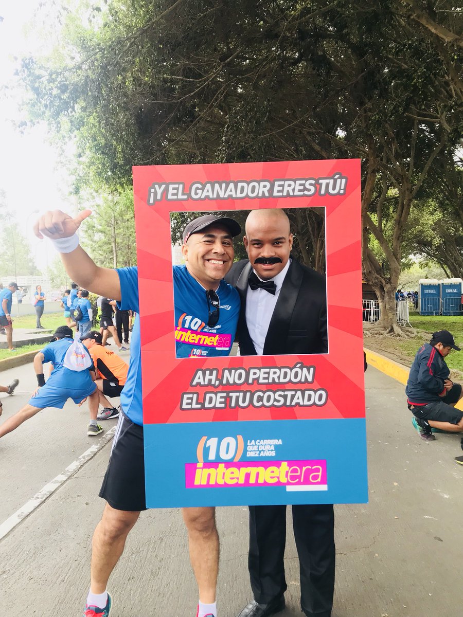 CarlosCaroCoria's tweet photo. Entel 10K, la carrera Internetera que dura 10 años. #elpavimentolosabe #dequeestashecho #comandoazul #blueforce #funrun #runlover https://t.co/FxU8emDerK