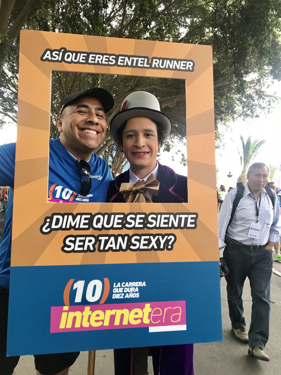 CarlosCaroCoria's tweet photo. Entel 10K, la carrera Internetera que dura 10 años. #elpavimentolosabe #dequeestashecho #comandoazul #blueforce #funrun #runlover https://t.co/FxU8emDerK