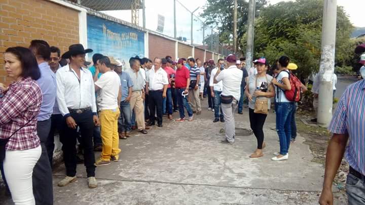 LEC2017Yopal's tweet photo. El trabajo continúa, seguimos trabajando por el futuro de Yopal. https://t.co/wtrxFaKSjR