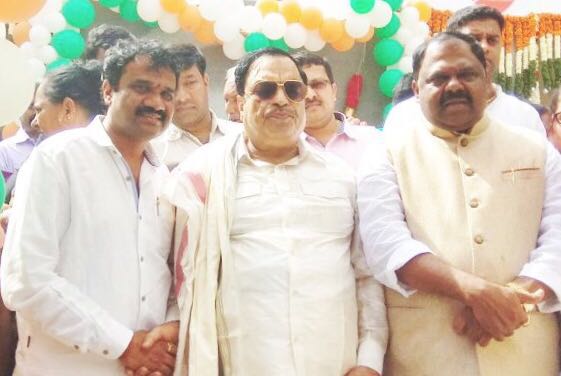 PRameshJDS's tweet photo. #IndiraCanteen opening ceremony at #Ward79 C V RamanNagar.Gracious presence of Former Central Minister C M Ibrahim & Dr.Bayapanahalli Ramesh https://t.co/s2y3Dmdg5s