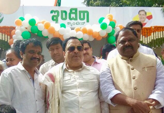 PRameshJDS's tweet photo. #IndiraCanteen opening ceremony at #Ward79 C V RamanNagar.Gracious presence of Former Central Minister C M Ibrahim & Dr.Bayapanahalli Ramesh https://t.co/s2y3Dmdg5s