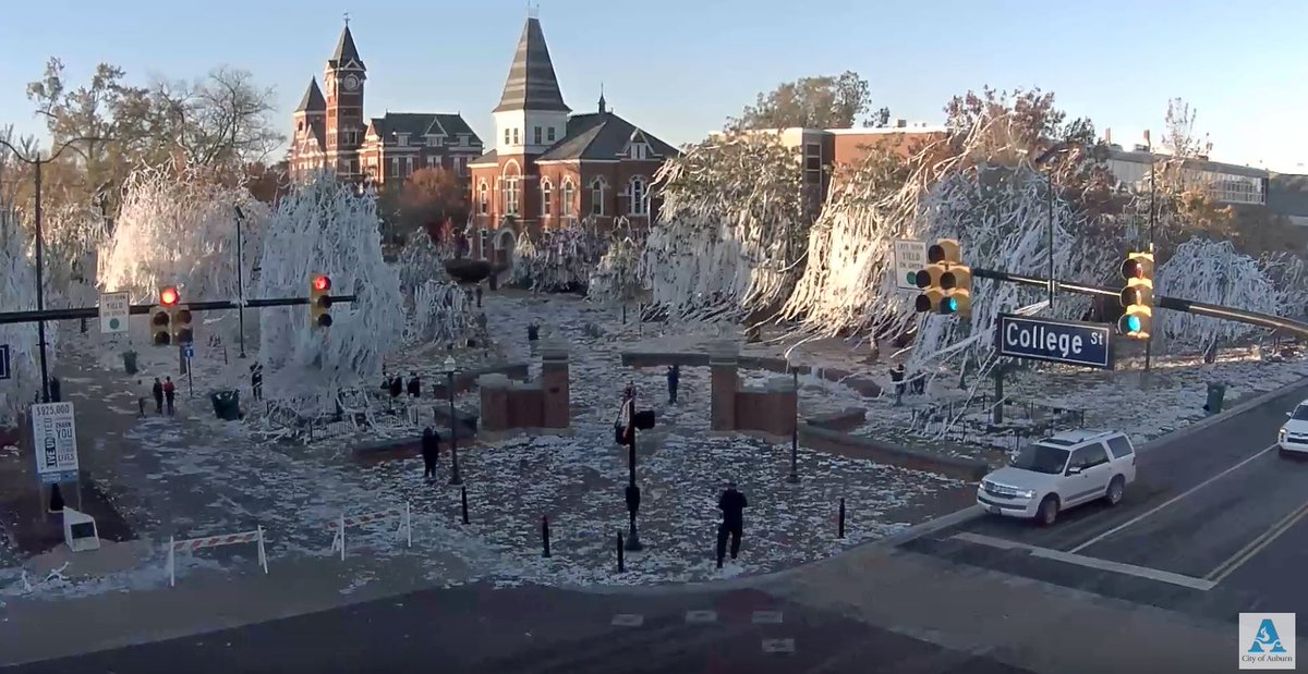 spann's tweet image. Toomer's Corner at sunrise...