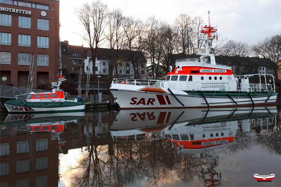 Seenotretter's tweet image. Wochenendruhe im #Spätherbst an der #Seenotretter-Zentrale in #Bremen. #DGzRS #Herbstsonne #Ewigkeitssonntag #Totensonntag. Foto: Stephan Mühr