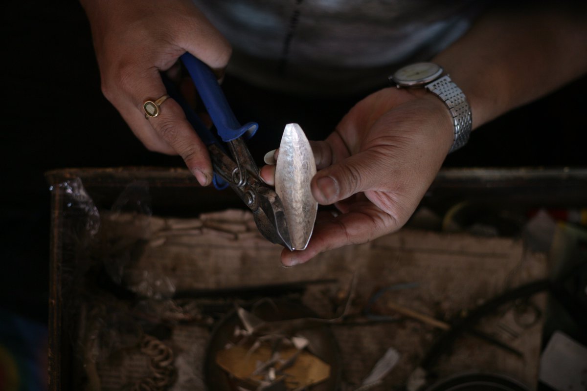 kaligarh's tweet photo. The Silver Tayo Necklace is entirely handcrafted from sterling silver. #artisanmade #slowfashion #ethicalfashion https://t.co/B6UASzGVHO
