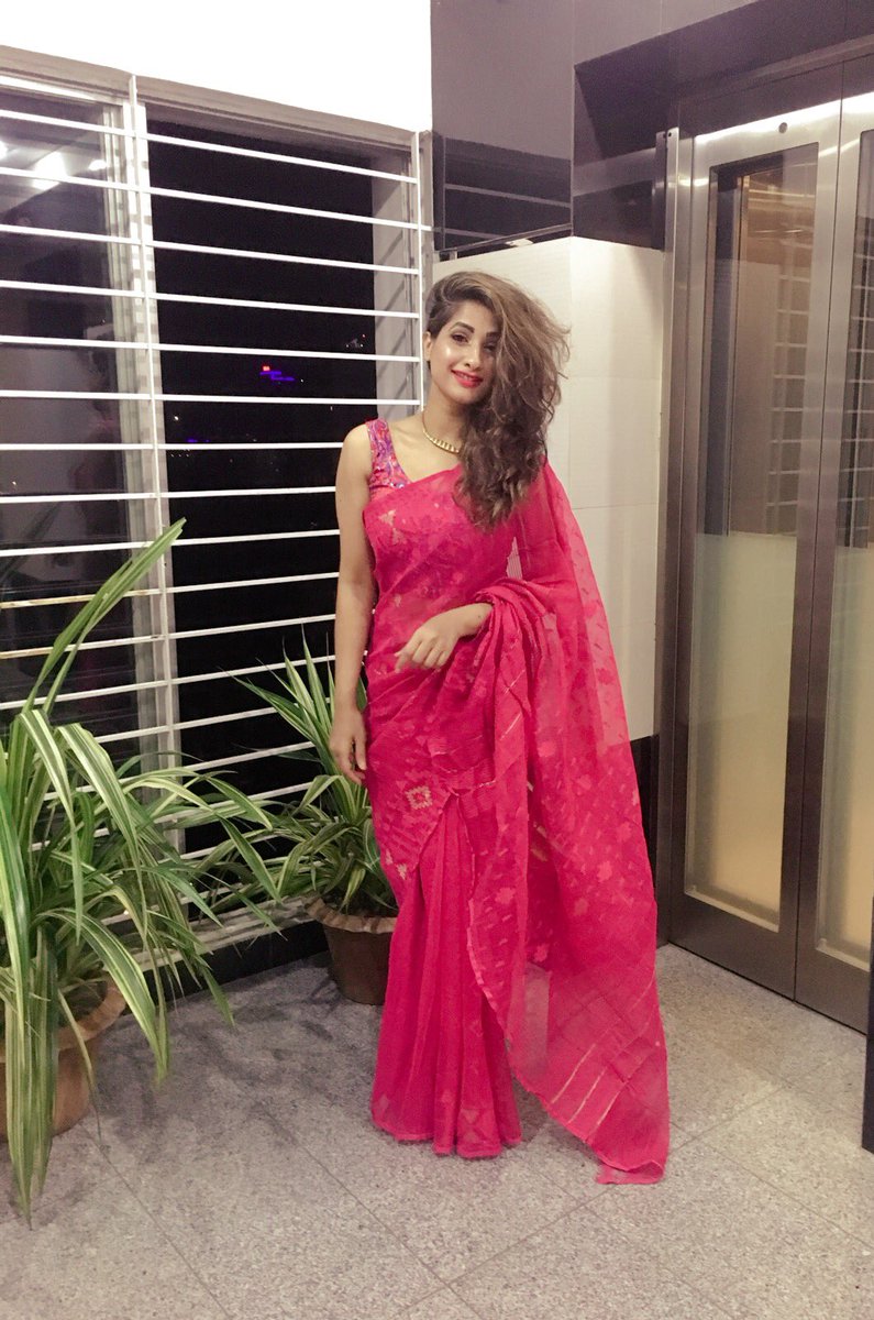 TinaMostary's tweet image. Ready for singing (: