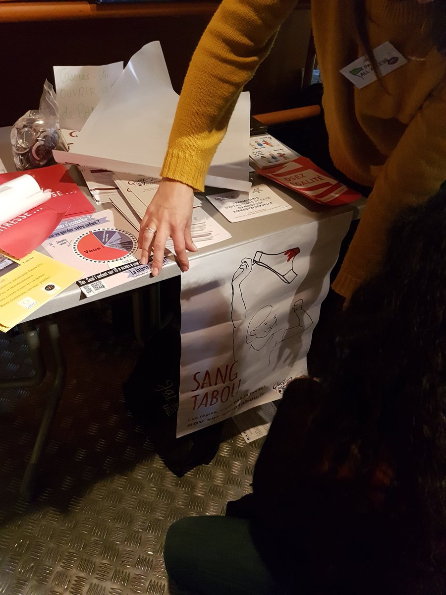 OLF13's tweet photo. Préparation du stand au festival des galères! https://t.co/KtPaS8y2m4