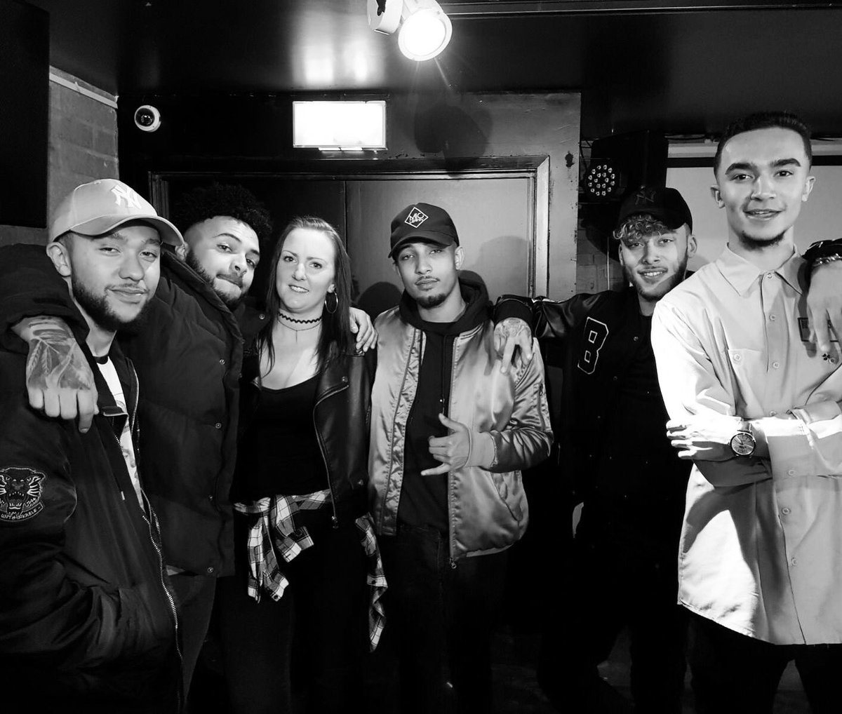 FernHumphries's tweet photo. Last night was epic. @WeAreMicLowry were amazing as always.. crowd was gassed.. wicked night.. roll on March.. still buzzing 💙 #TeamML https://t.co/bRJjXrVhCn