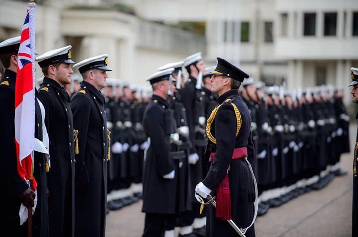 RNRMC's tweet photo. History was created this morning as @RoyalNavy sailors took part in the Changing of the Guard ceremony outside Buckingham Palace for the first time ever #RoyalNavyGuard https://t.co/jpQOYuxOrW