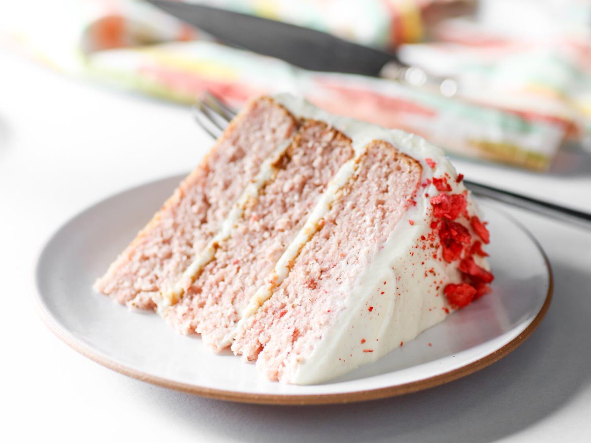 KristaLepore's tweet photo. #NationalCakeDay -During the 17th century, in England, people believed that keeping fruitcakes under the pillow of those who are unmarried will give them sweet dreams about their fiancee. #ThisDoesNotWork  #Allegedly https://t.co/oZAjtM9q3X