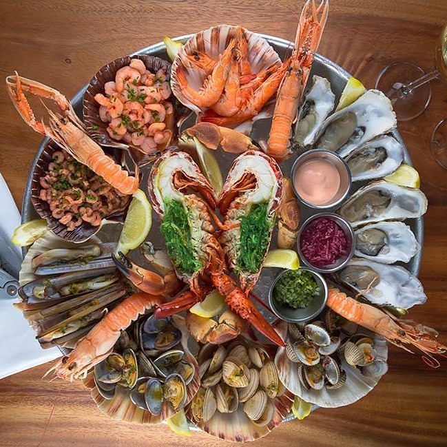opporto's tweet image. Lekker opwarmen na een dagje uitwaaien of schaatsen? Kom genieten van ons Seafood plateau. #opportoscheveningen #seafood #lekkereten #sharingiscaring #lionking ift.tt/2k1VkgQ