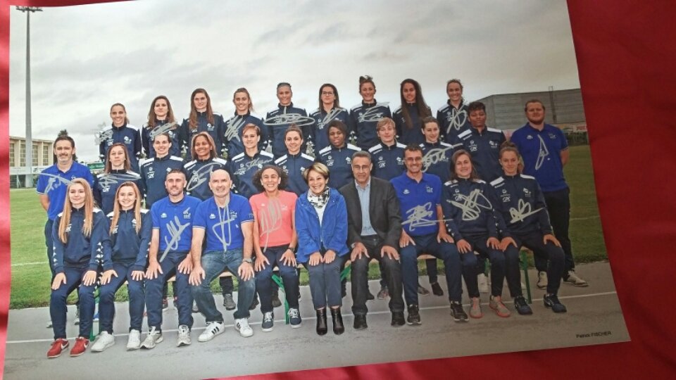 Jano_Resseguie's tweet photo. Un grand merci à l'équipe féminine @MFCTG82 #D2F pour la photo dédicacée 😊 https://t.co/guFQe7yQuZ