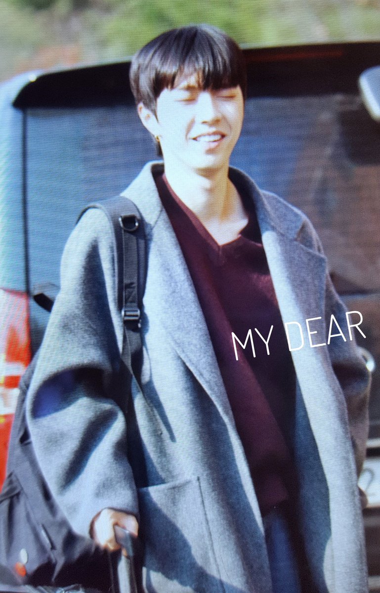 MyDear1226's tweet photo. 171126 더유닛 출근:)
우리 준규 아코~ 눈부셔😝
아 귀여워어어어어엉😭

#마이네임 #MYNAME #준규 #준큐 #준Q #JunQ #더유닛 #TheUnit @kkangxx9449 https://t.co/Gh1zDcBvsj