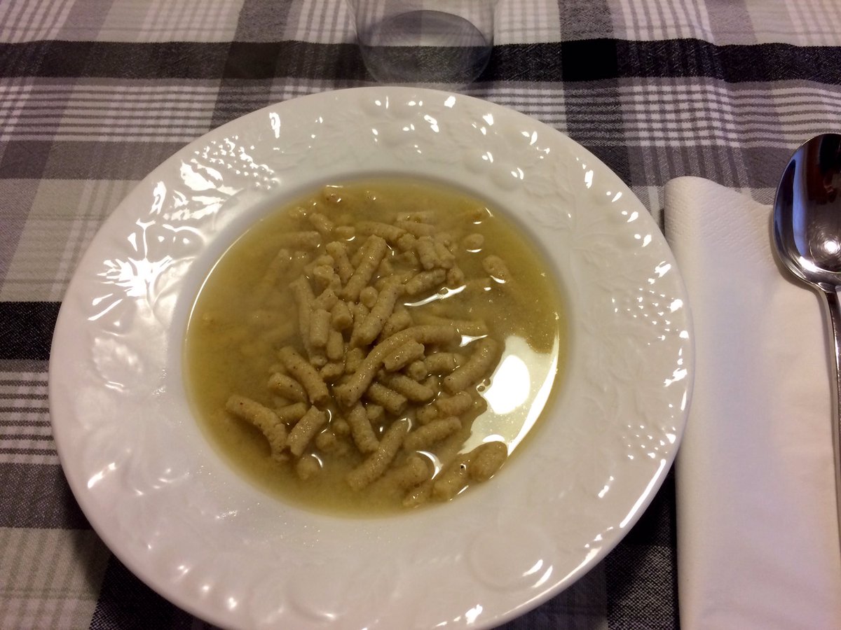 justbellu's tweet photo. A casa Belluzzi si riprende una delle buone abitudini invernali del pranzo domenicale.
#passatelli #brodocaldo #pranzo #cibo #passione https://t.co/7ku5LQJdJR