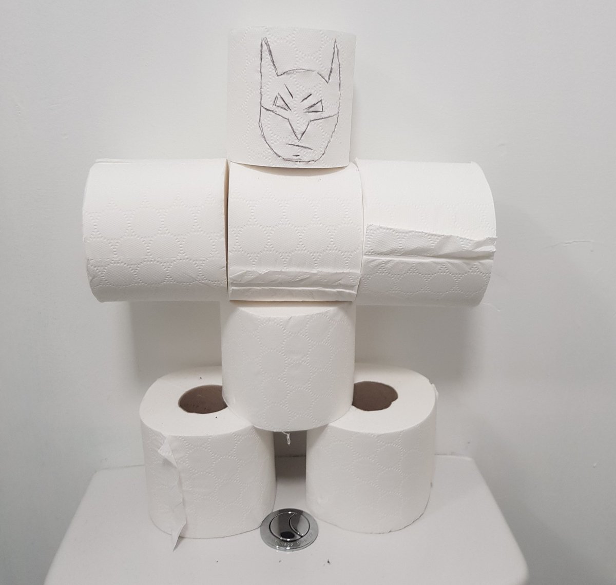 UniAlexAmato's tweet photo. Made a little batman with the spear toilet roll. https://t.co/Q1HHOlIzjf