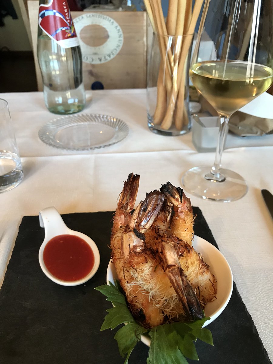 EmbeezTravels's tweet photo. Gallavanting on a sunny Sunday.... #EmbeezTravels #randomlunch #Piemonte https://t.co/QPqweA3KOa