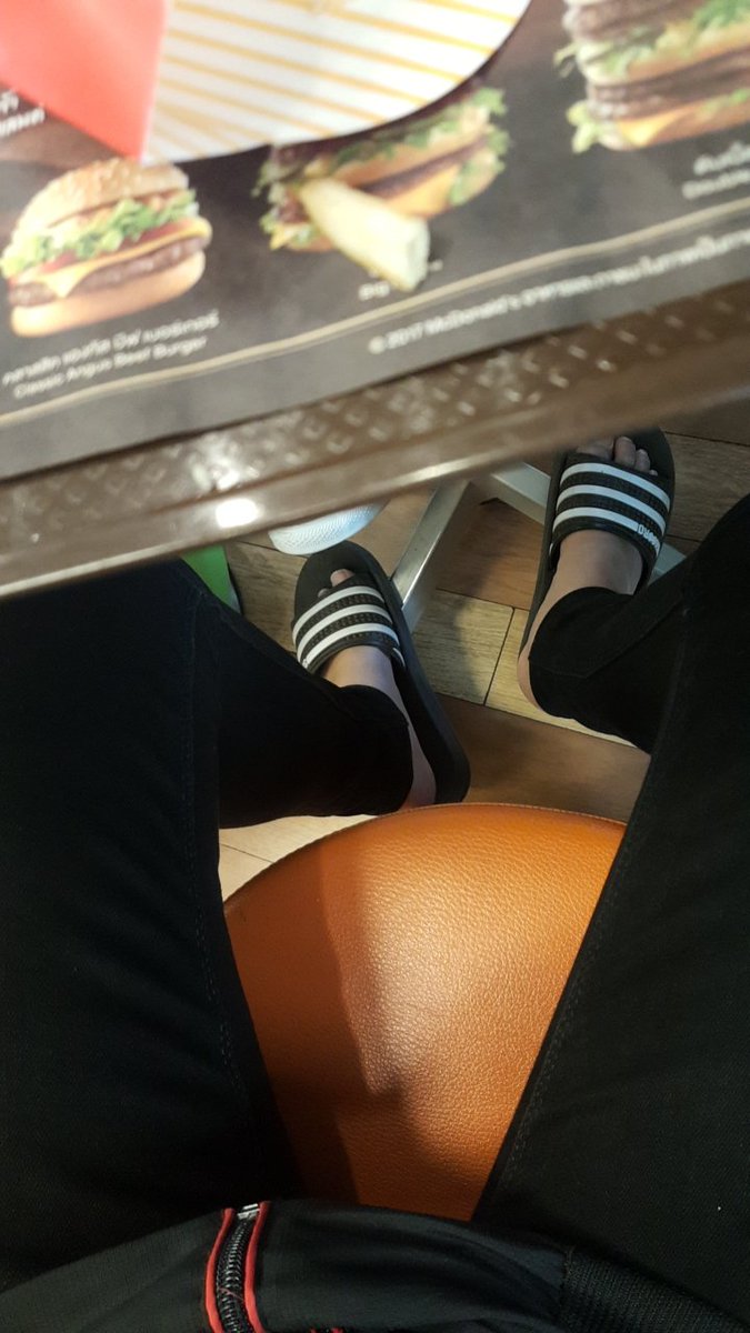 AomYimY's tweet photo. ต้องแมนขนาดไหนว่ะ 🖕🖕 https://t.co/VAwJW7d4D5