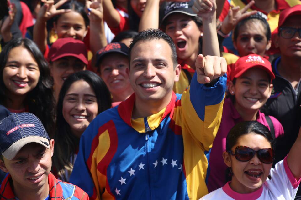 JpsuvLeonel's tweet photo. #PorSiempreFidel #ConLeonelGanaMerida juventud para el municipio libertador 
@NicolasMaduro @dcabellor @JEHYSONGUZMAN @leoneljmatos @ConElMazoDando @LaZurdaDeChavez @somosvzlaconleo @zconleonel @revoconleonel @LeonelmEsAmor https://t.co/gQDMISBml1