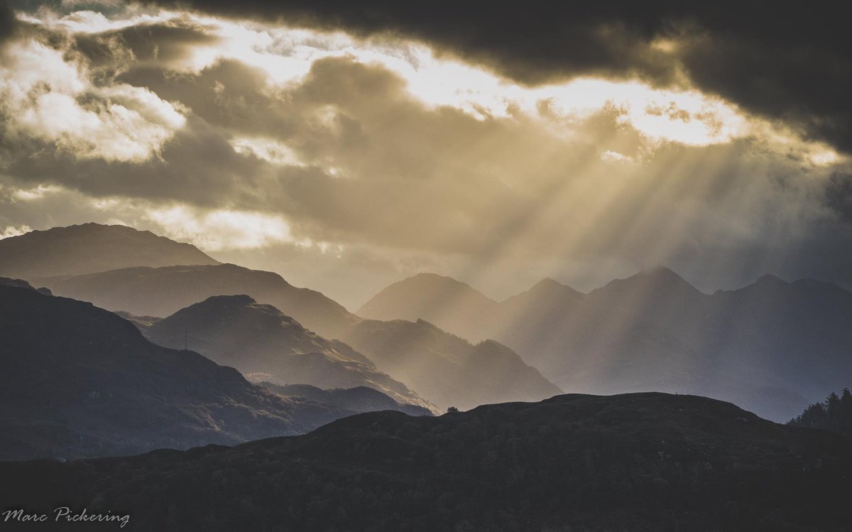 How's that for a sunrise?! 👌 #Highlands 📷 FB/Marc Pickering Photography