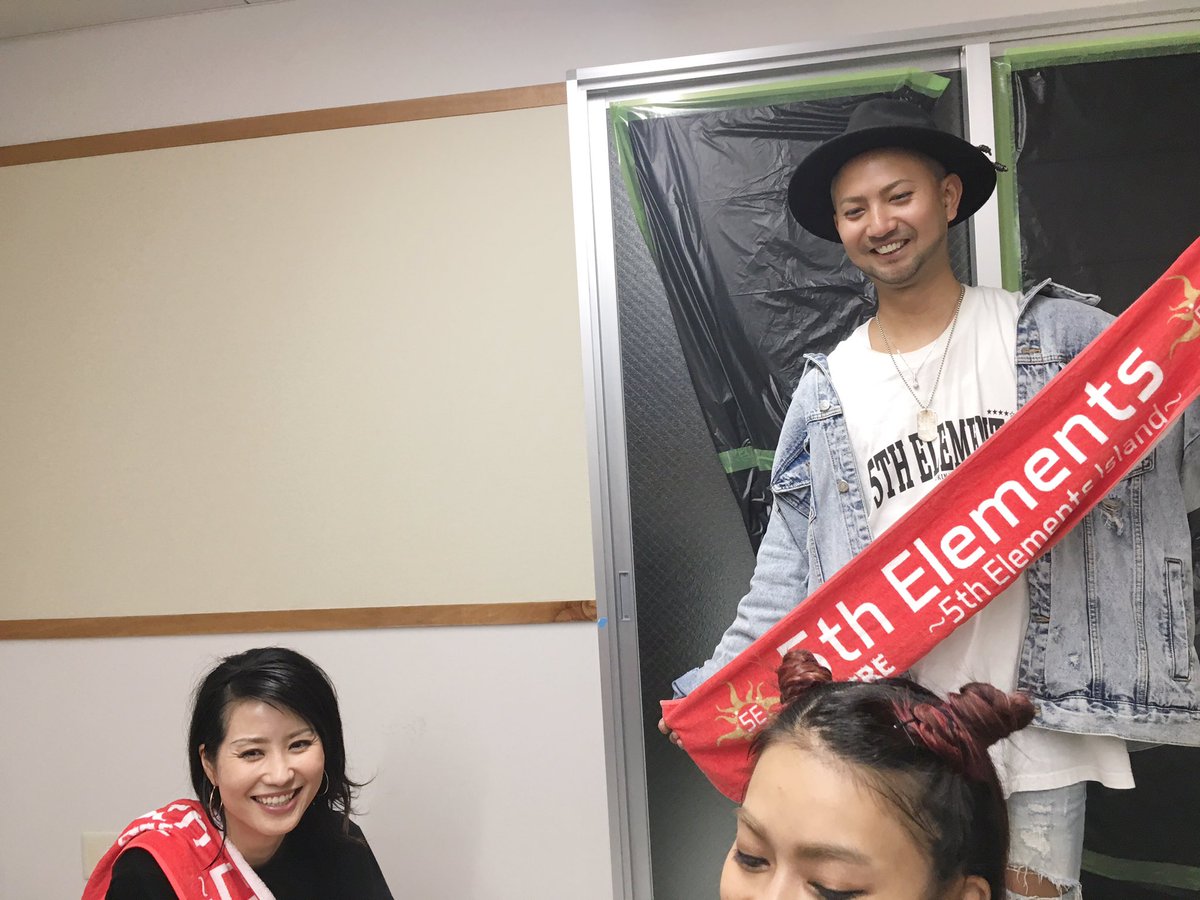a_ra5thelements's tweet photo. ★★★★☆
沖女祭最高だった‼︎
この日の為に頑張ってくれた実行委員、先生、生徒の皆さん本当にありがとうございます‼︎
また来年も...♪

それにしてもYUのお母が写真写すの下手くそすぎてしかんでる。

#5thElements
#沖女祭 https://t.co/jDU64ifvOY