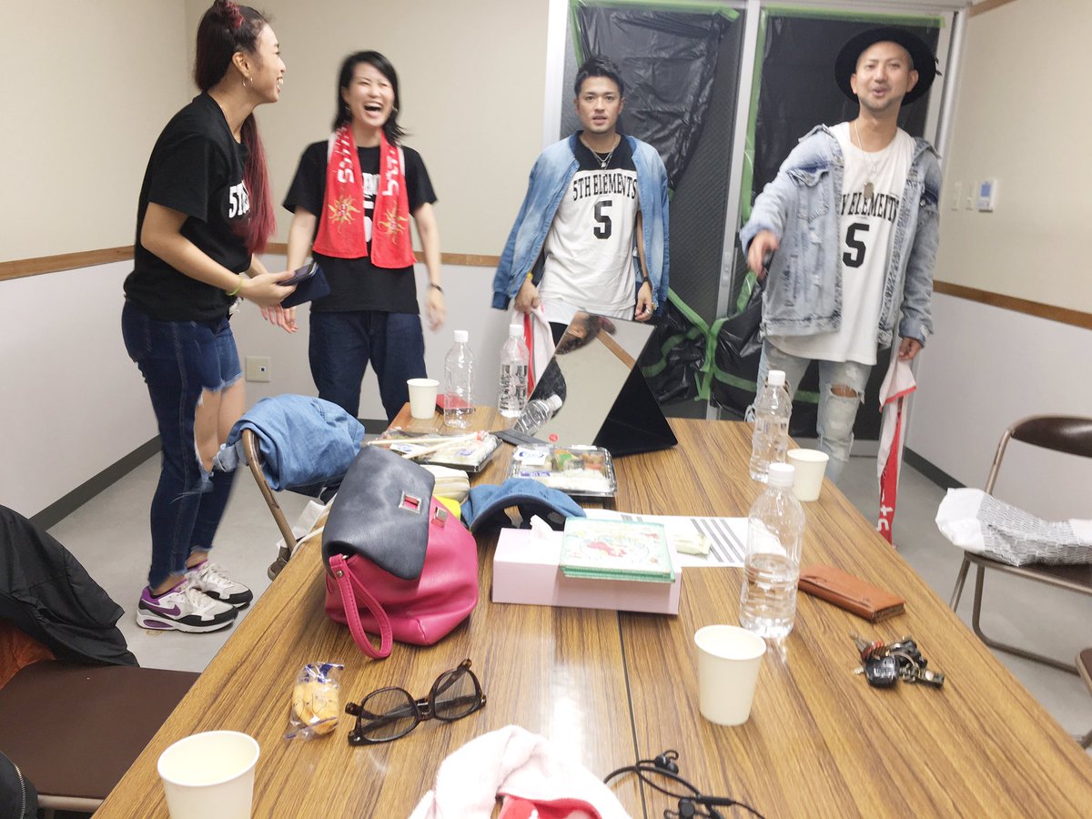 a_ra5thelements's tweet photo. ★★★★☆
沖女祭最高だった‼︎
この日の為に頑張ってくれた実行委員、先生、生徒の皆さん本当にありがとうございます‼︎
また来年も...♪

それにしてもYUのお母が写真写すの下手くそすぎてしかんでる。

#5thElements
#沖女祭 https://t.co/jDU64ifvOY