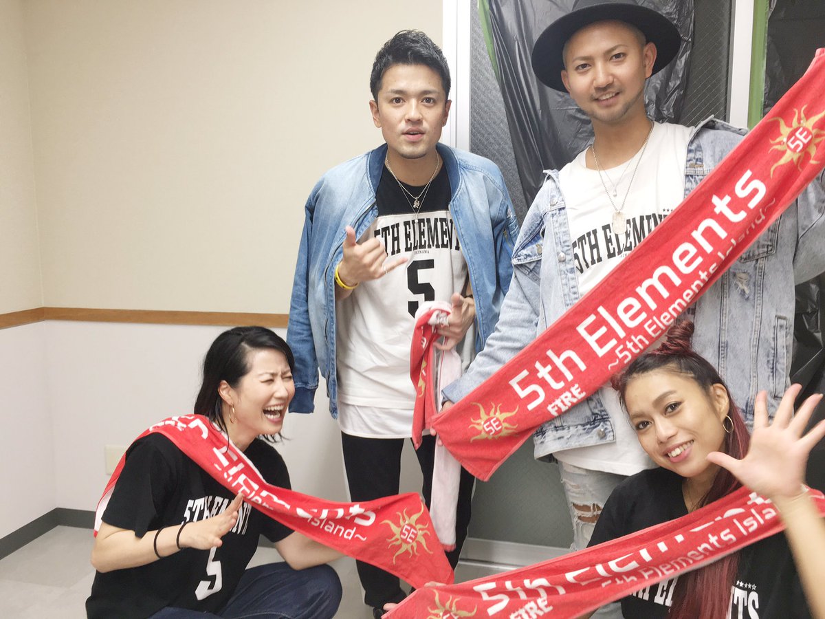 a_ra5thelements's tweet photo. ★★★★☆
沖女祭最高だった‼︎
この日の為に頑張ってくれた実行委員、先生、生徒の皆さん本当にありがとうございます‼︎
また来年も...♪

それにしてもYUのお母が写真写すの下手くそすぎてしかんでる。

#5thElements
#沖女祭 https://t.co/jDU64ifvOY