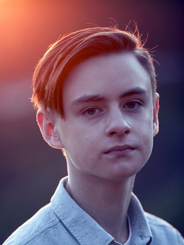 Какое-то неловкое чувство, когда нравится 14-летний актер, а тебе 18😬