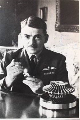 LimaSectorOps's tweet photo. #OnThisDay #1930
#FgOff Frank #Whittle, a #QFI with #2FTS (later Air Cdre Sir Frank Whittle KBE CB FRS LLD and inventor of the #jet engine) flew #DH9A J8471 to #Hawkinge to be broken up.
This aircraft is purported to be the last DH9A in RAF service.
#Digby100 #RAF100 https://t.co/ny5pprrwG5